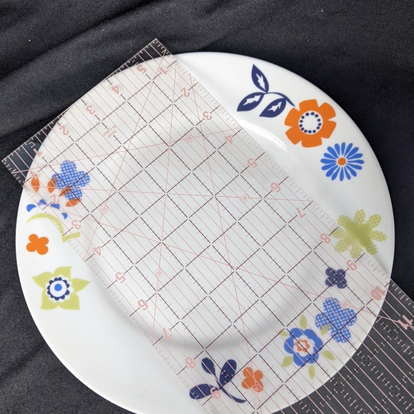 Retro floral mod pattern Corelle dinner plate - Picture 2 of 3
